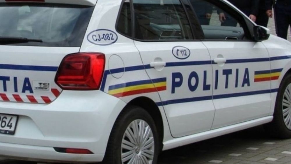 O minoră de 12 ani, a fost acroșată de un autoturism în timp ce traversa neregulamentar