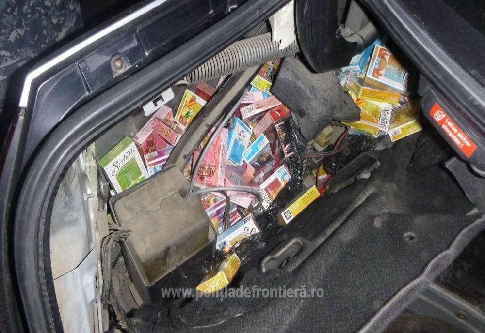 Peste 16 kilograme de pachete cu tutun pentru narghilea, au fost descoperite de polițiștii de frontieră din cadrul Punctului de Trecere a Frontierei Oancea