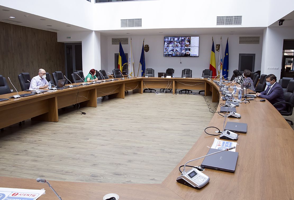 Săli de sport pentru 2 școli din oraș