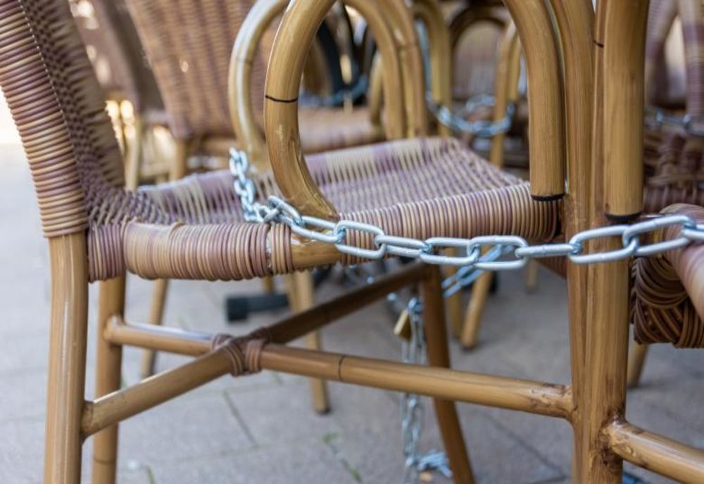 Lista județelor unde terasele se închid la ora 24.00 