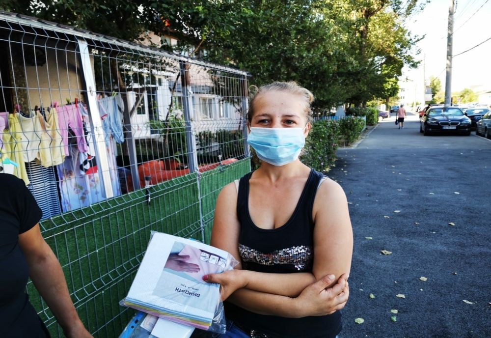 Mamă rămasă pe străzi cu doi copii minori