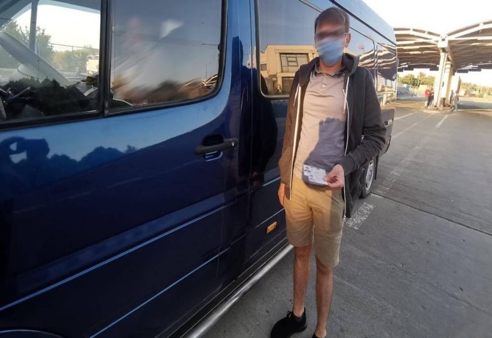 Conducea un microbuz, deși avea permisul suspendat