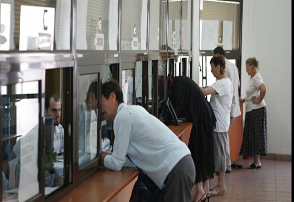 Era căutat de Poliție, dar asta nu l-a împiedicat să își schimbe actele