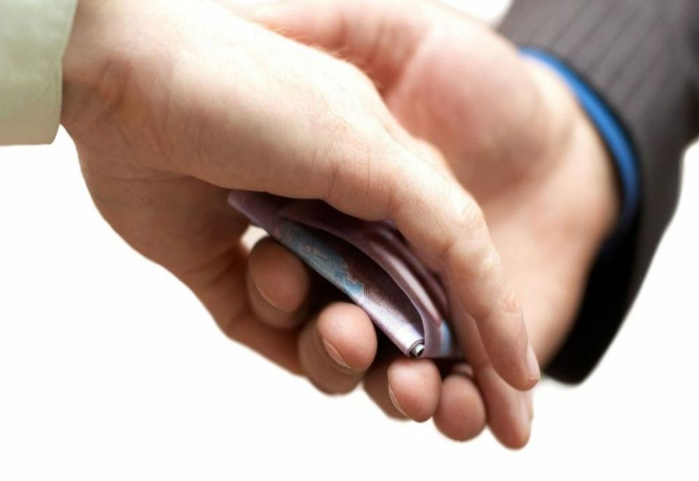 DNA - I-au promis un post de infirmieră, în schimb s-au ales cu dosare penale