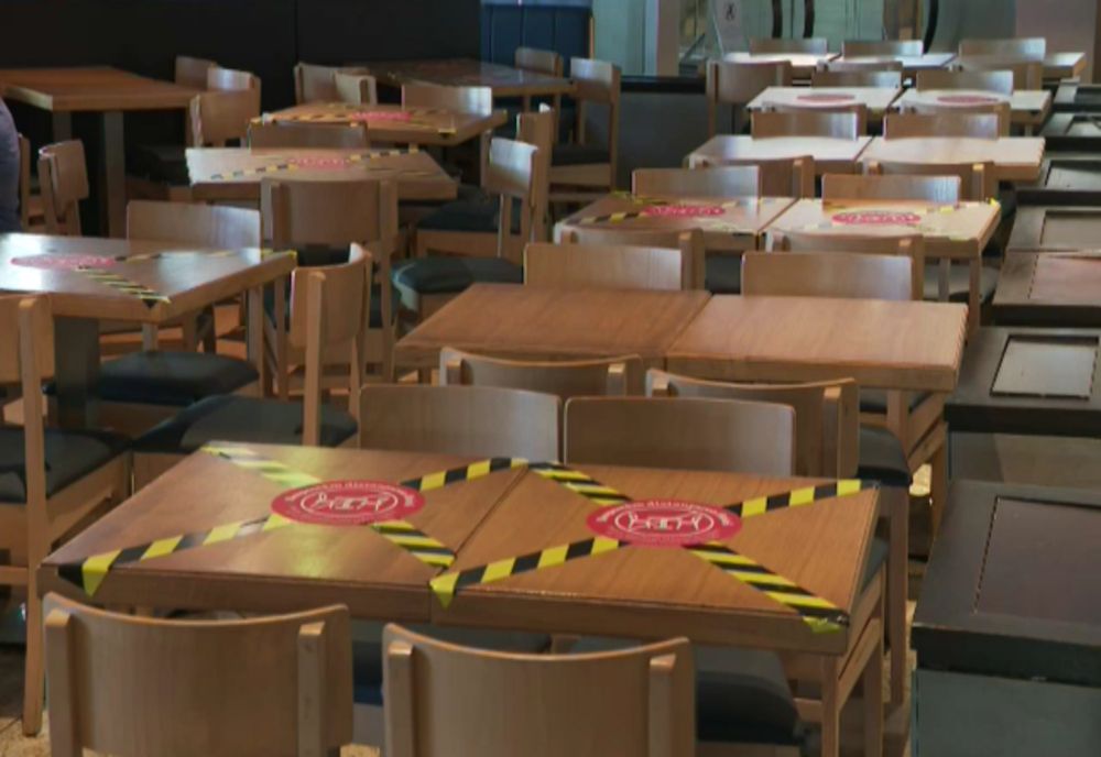 Restaurantele se vor redeschide, începând de joi, în localitățile unde rata de infectare e mai mică de 3 la mia de locuitori