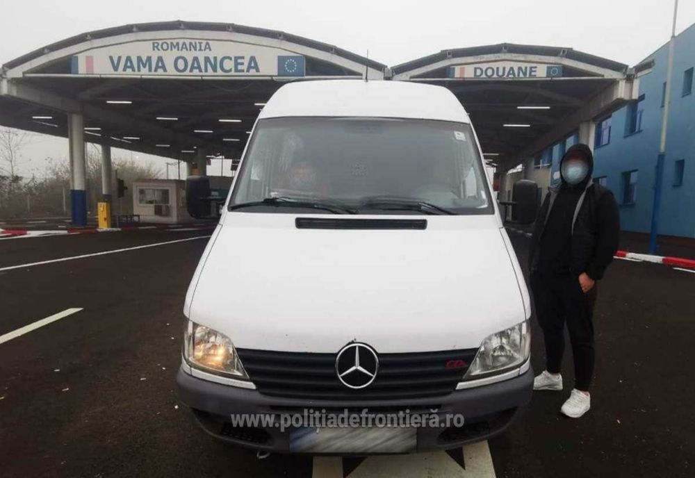 A încercat să treacă prin Vama Oancea cu un permis fals