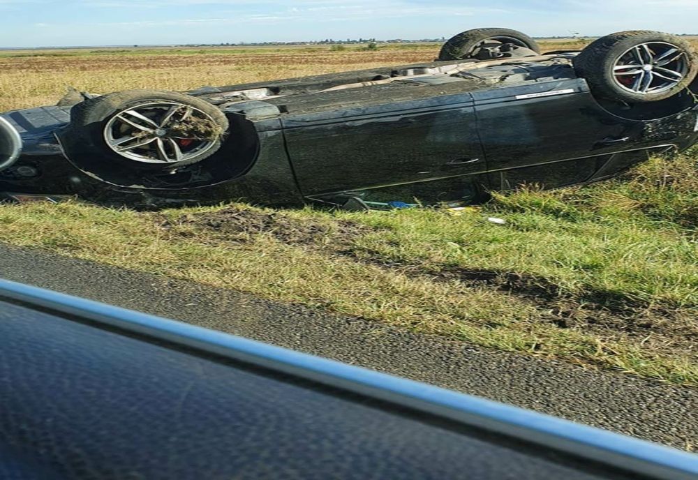 Un șofer băut s-a răsturnat cu mașina pe DN 25