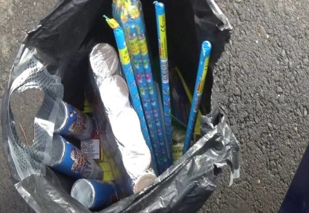 Gălățeancă depistată că deținea materiale pirotehnice