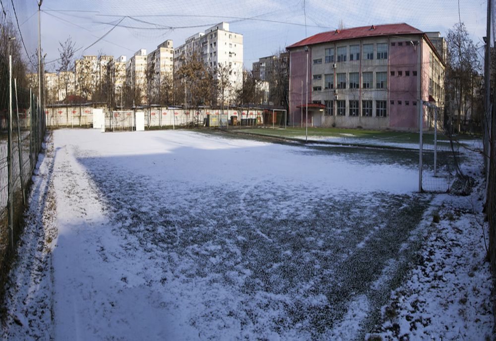 Școală modernă cu 11 săli de clasă, sală de sport și sală de mese