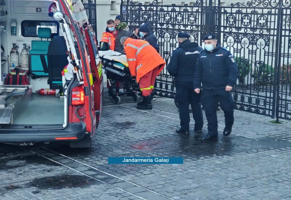 O femeie de 80 de ani și-a rupt piciorul când a vrut să meargă să ia Aghiasma Mare