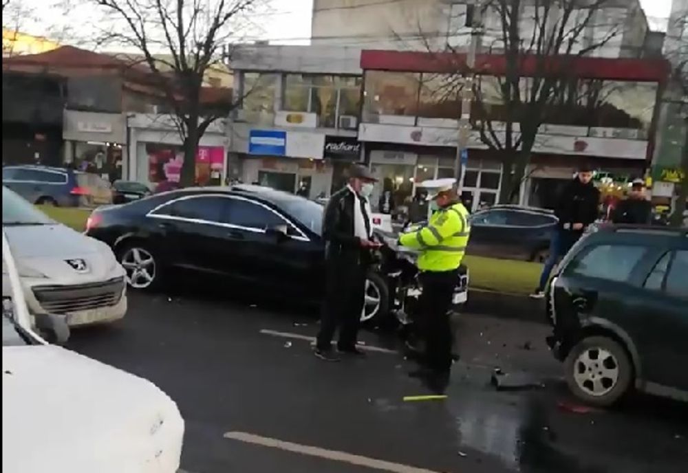 Accident cu 6 autoturisme implicate