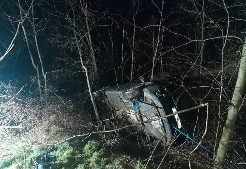 Mașină răsturnată pe DN 26