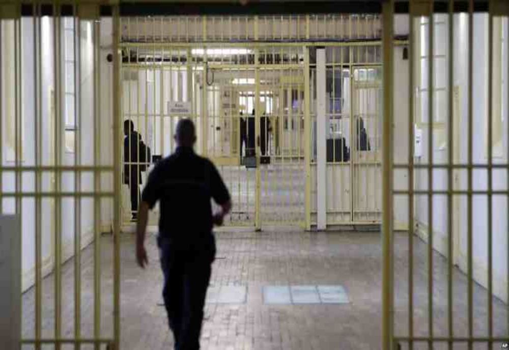 Condamnat pentru tâlhărie, depistat de polițiști și încarcerat