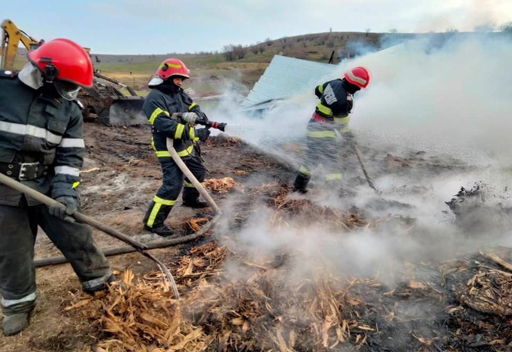Incendiu la o fermă din de pe raza satului Balintești, din comună Măstăcani