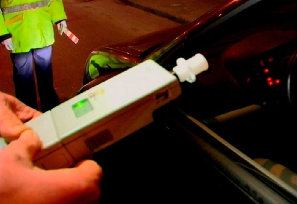 O tânără de 29 de ani depistată sub influența alcoolului la volan