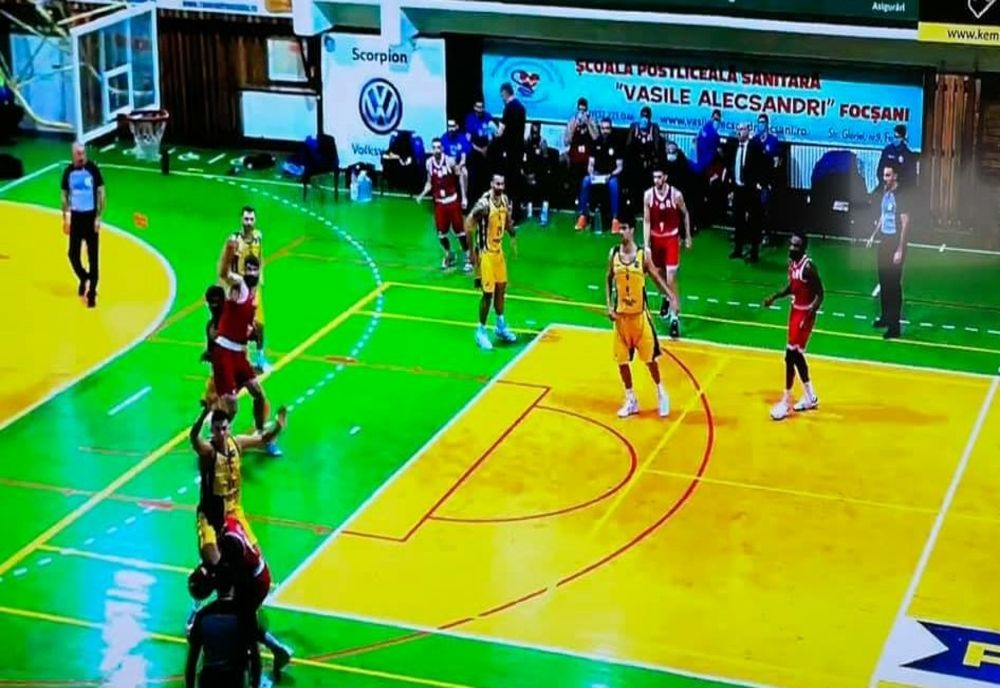 CSM Galați a pierdut la două posesii meciul restanță din LNBM cu CSM 2007 Focșani