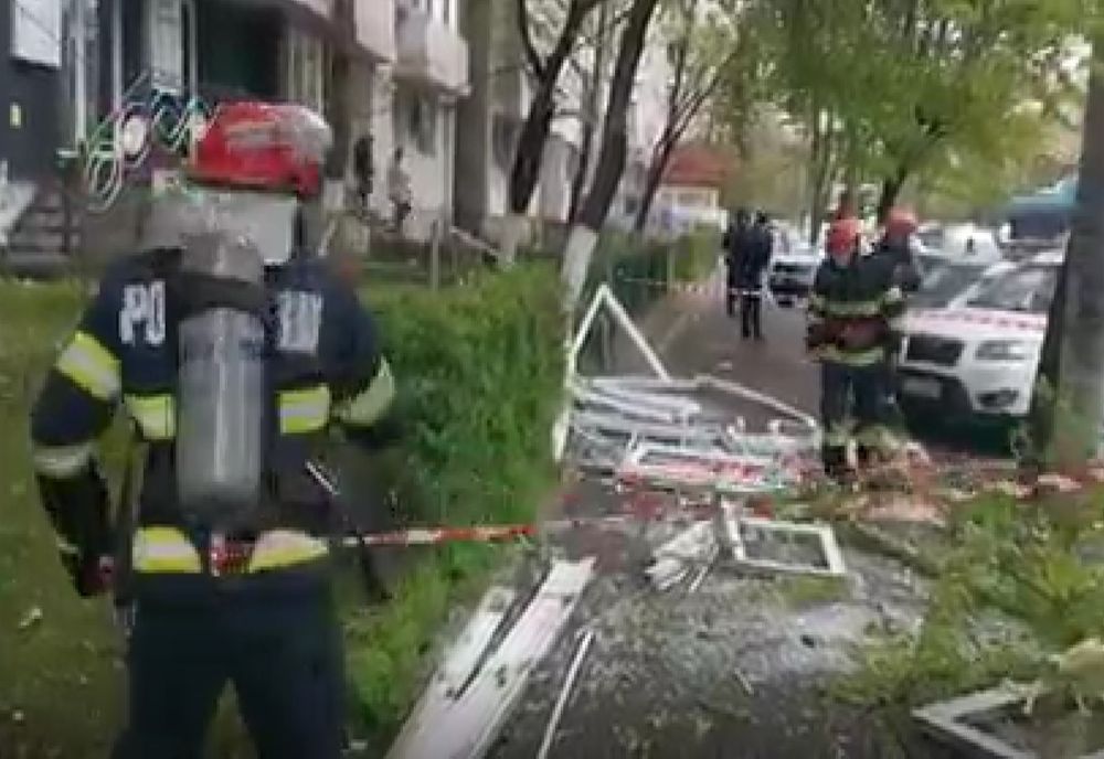 Explozie urmată de un incendiu la un bloc de pe strada Oțelarilor din Galați
