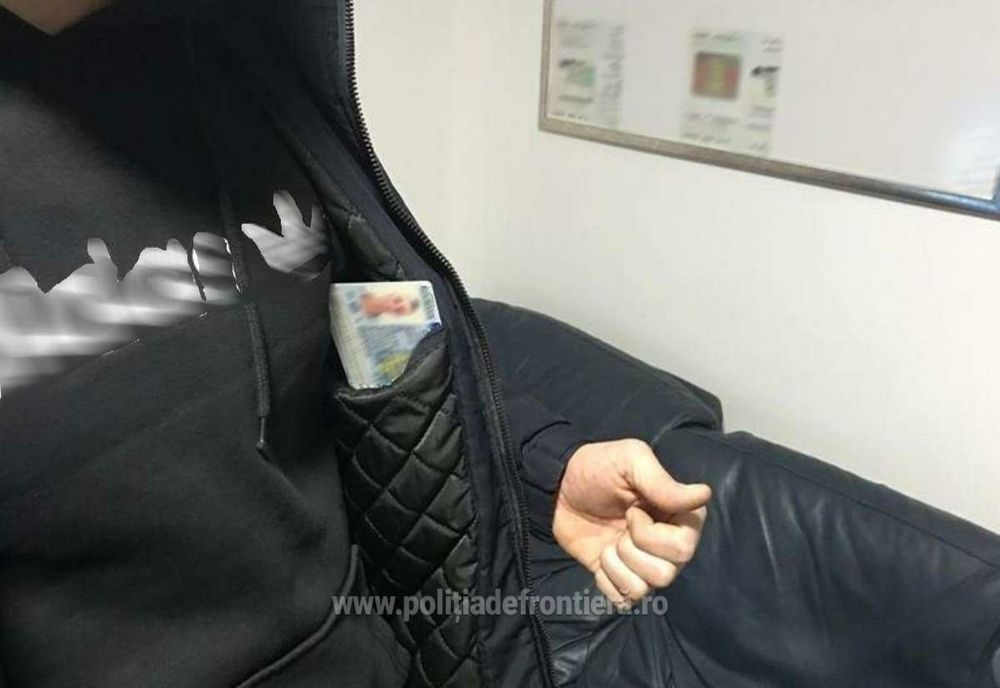 Intenționa să ducă unui prieten din Italia o carte de identitate falsă