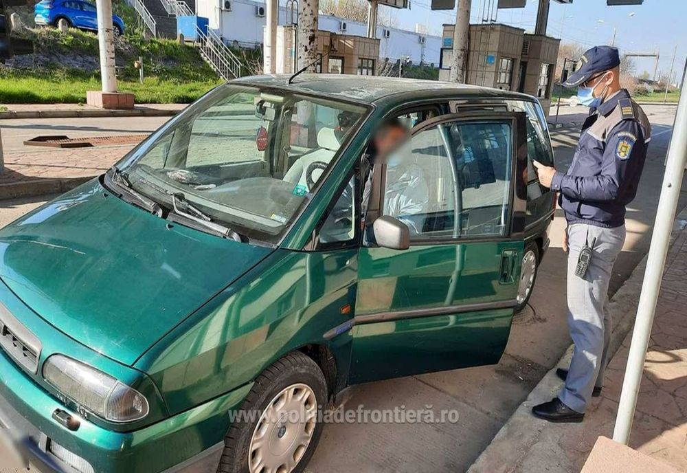 Certificate de atestare a dobândirii cetățeniei false, descoperite la controlul de frontieră