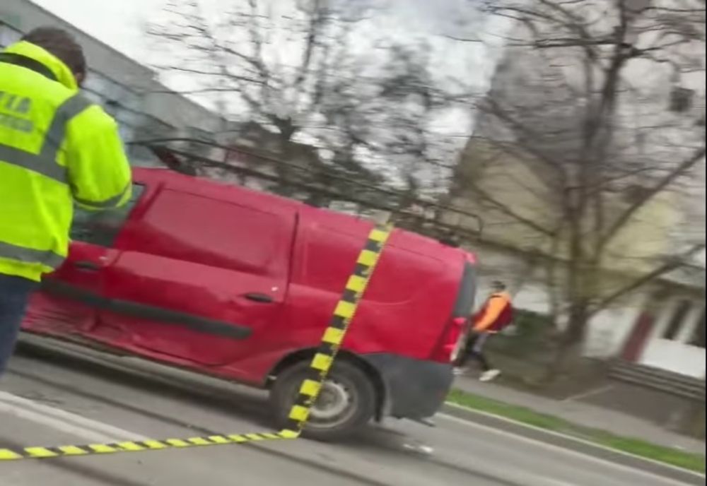 Video: Accident pe strada Traian soldat cu rănirea a două persoane