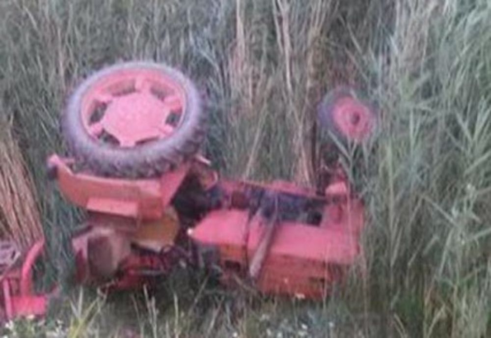 Decedat după ce a căzut cu tractorul într-un canal de irigații