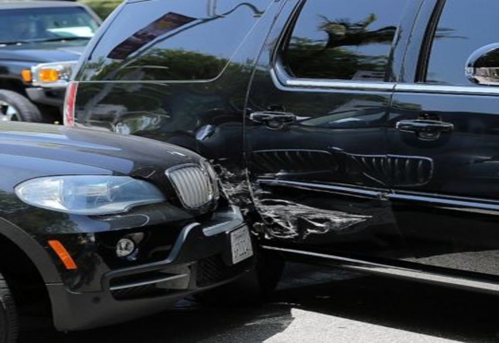 Accident cu 3 mașini implicate pe fondul neacordării de prioritate