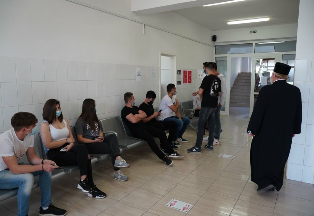 O nouă acţiune de donare de sânge a preoţilor şi tinerilor tecuceni