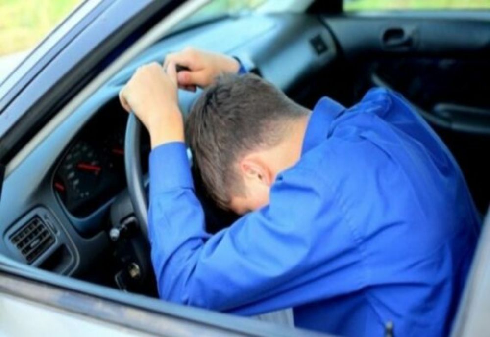 un adolescent în vârstă 16 ani și 11 luni băut, depistat la volanul unui autoturism