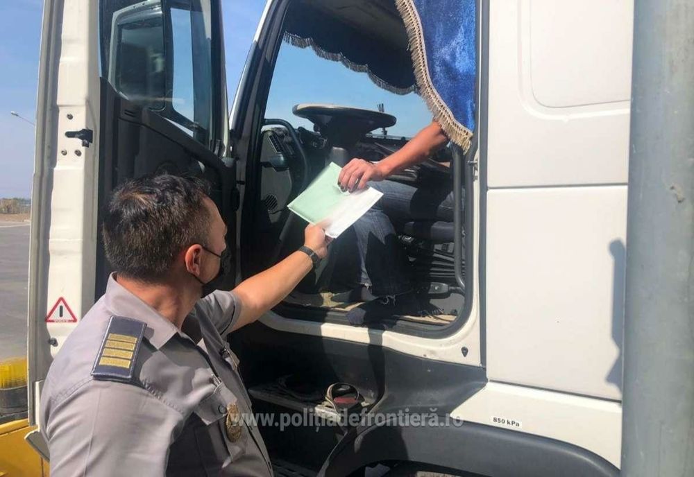 Asigurare falsă, descoperită de polițiștii de frontieră în P.T.F. Galaţi rutier