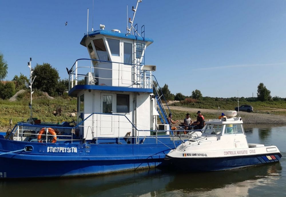 Polițiștii S.R.P.T. Galați au verificat 8 societăţi comerciale și 1316 autorizaţii, licenţe sau permise de pescuit