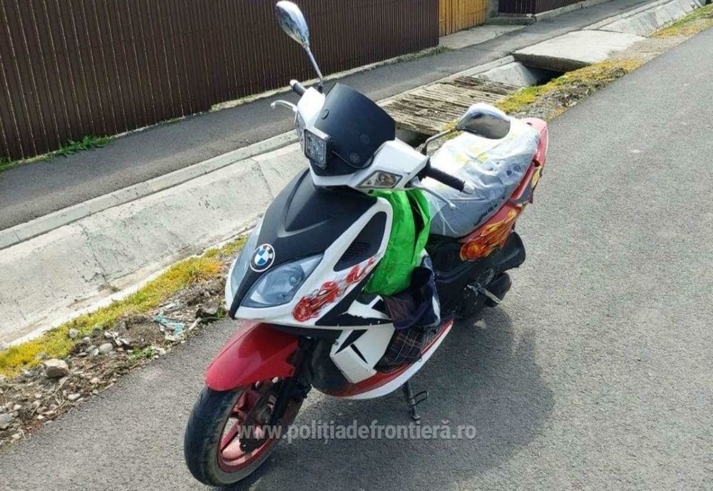 Conducea un moped neînmatriculat deși era băut și nu poseda permis de conducere
