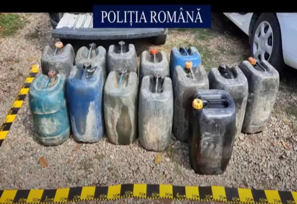 Video: Surprinși în flagrant sustrăgând  combustibil petrolier