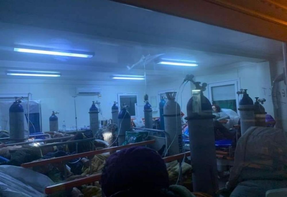 Zeci de pacienți conectați la tuburi de oxigen în saloanele la UPU Galați