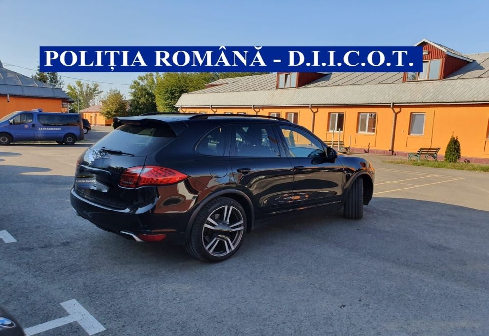 Reținut pentru trafic de persoane și instigare la spălare de bani