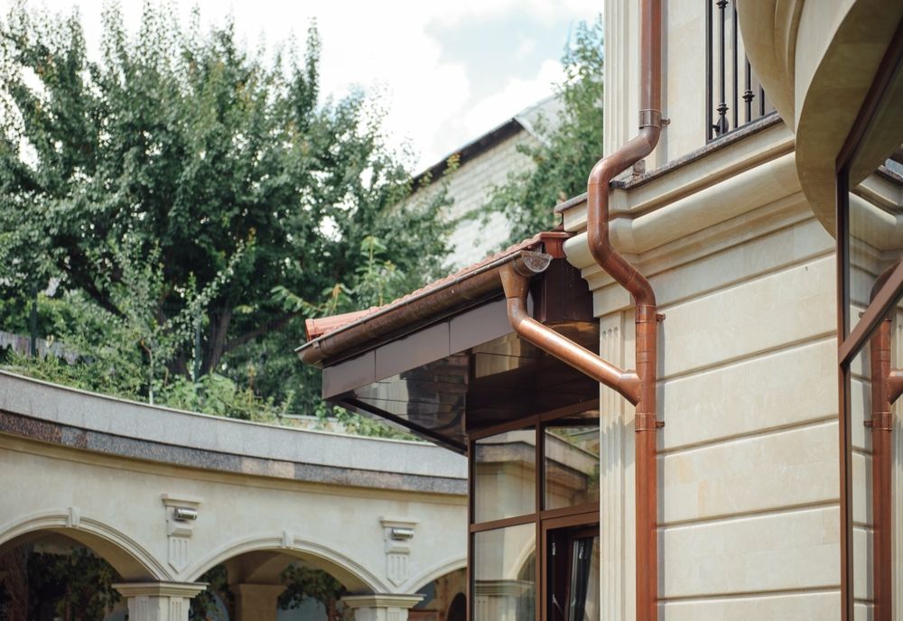 Au furat burlanele din cupru din curtea unei biserici din Galați