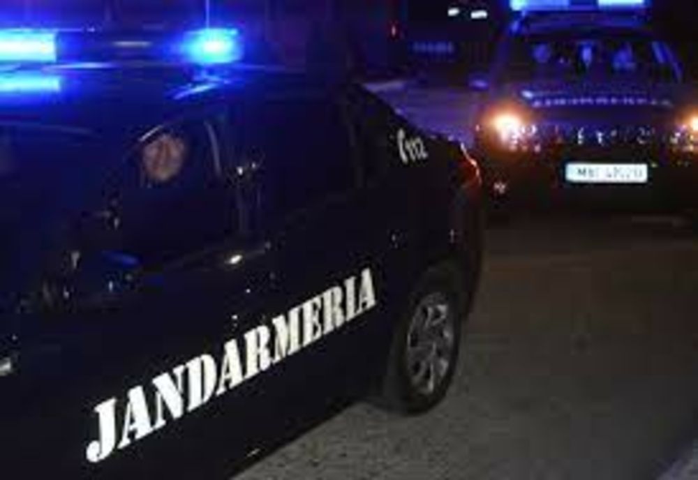 Săltat de jandarmi după ce și-a bătut unchiul