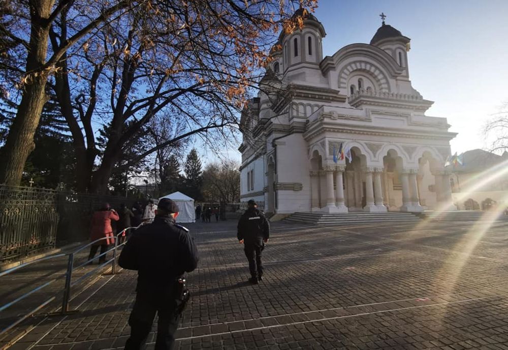 Gălățenii sunt avertizați de jandarmi să respecte regulile sanitare și cele de ordine publică, în caz contrar riscând sancțiuni aspre. 