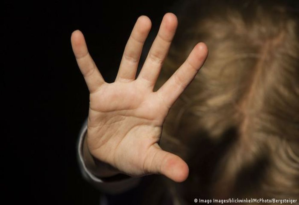 Doi copii de 11 și 13 ani, de la un centru de plasament din Galați, au fost violați de un individ