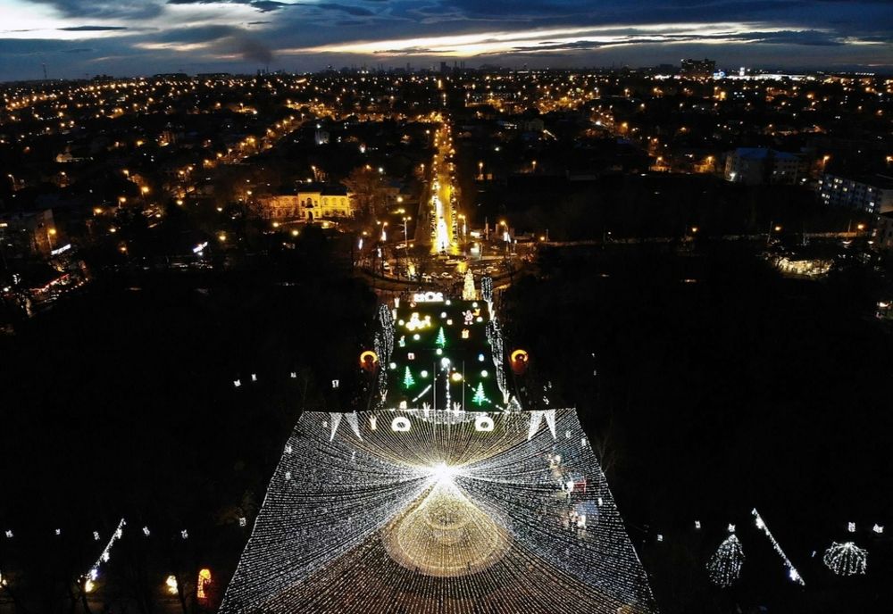 Foto+video: Au fost aprinse luminile de sărbători în Galați