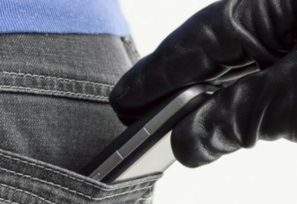 I-a furat telefonul unei angajate la un restaurant din Galați