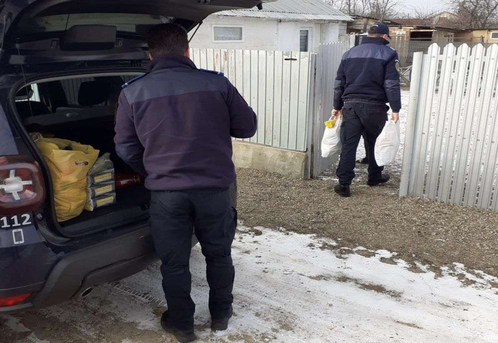 Jandarmii au făcut niște copii fericiți