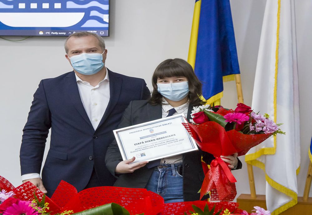 Elevii de 10 premiați astăzi în deschiderea ședinței CLM Galați