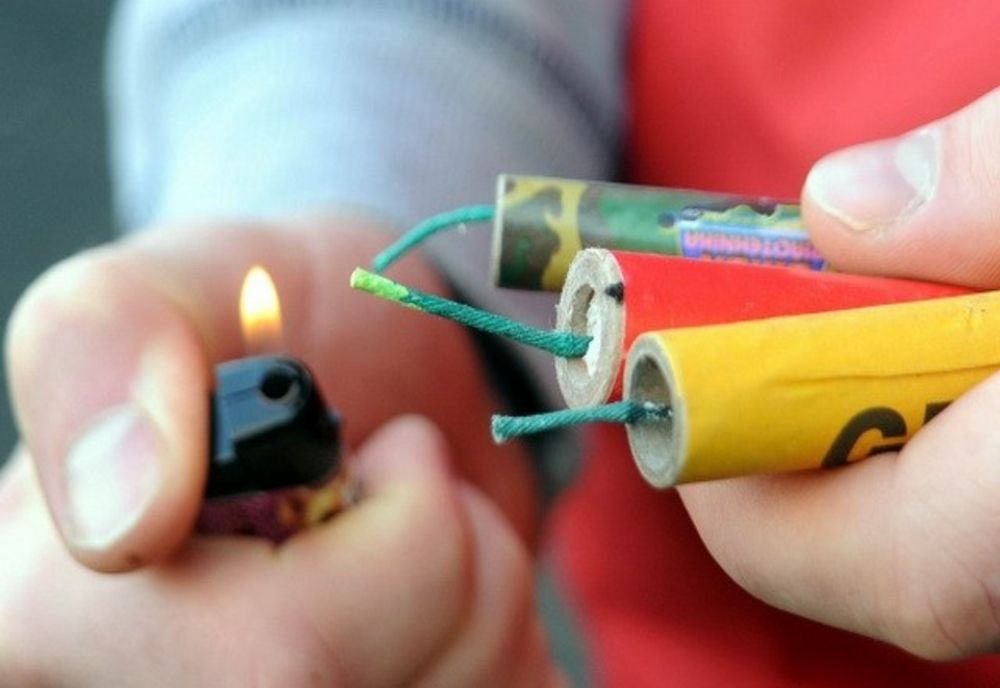 Copil de 12 ani rănit la ochi de la o petardă