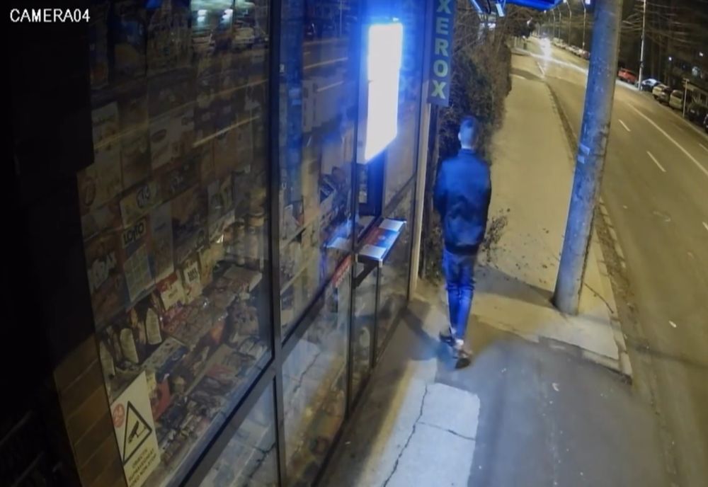 Video: Un minor a spart geamul unui chioșc din municipiul Galați, dar s-a speriat când s-a declanșat alarma