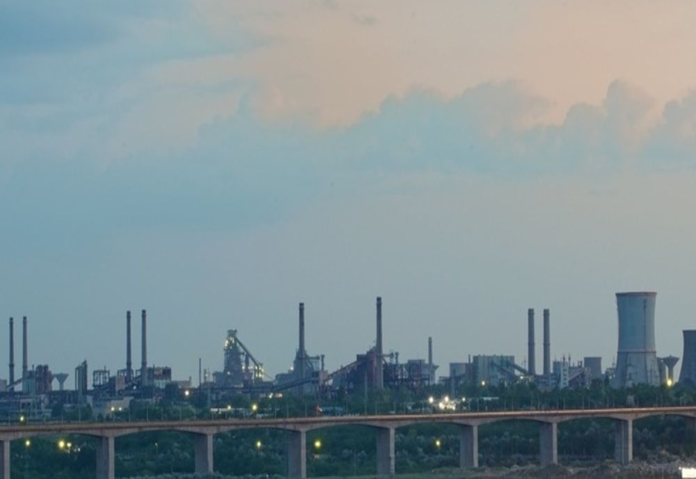 Explozii şi praf, timp de 4 zile, la Combinatul Siderurgic Galaţi