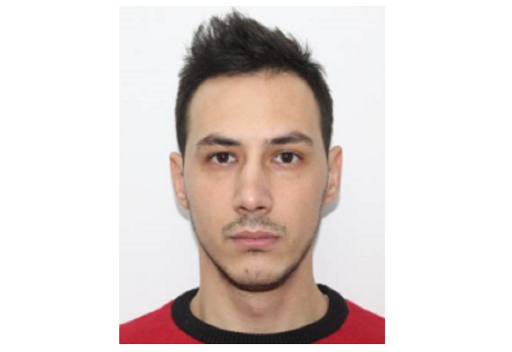 Sunați IMEDIAT la 112 dacă ați văzut acest tânăr!