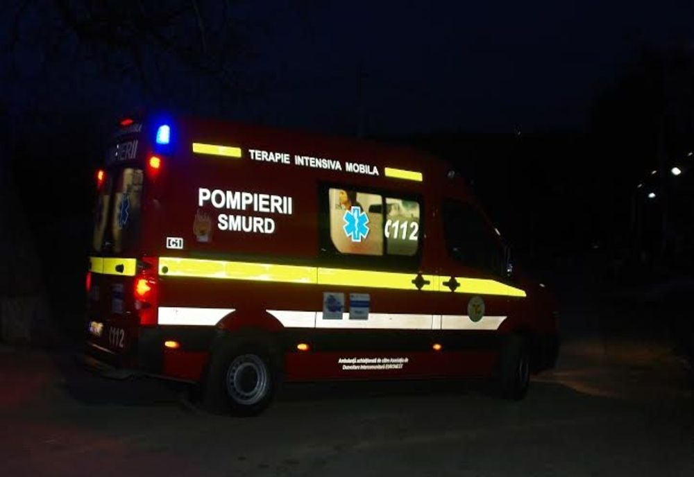 Ambulanță SMURD implicată într-un accident în intersecția străzii Brăilei cu strada Frunzei din municipiul Galați 