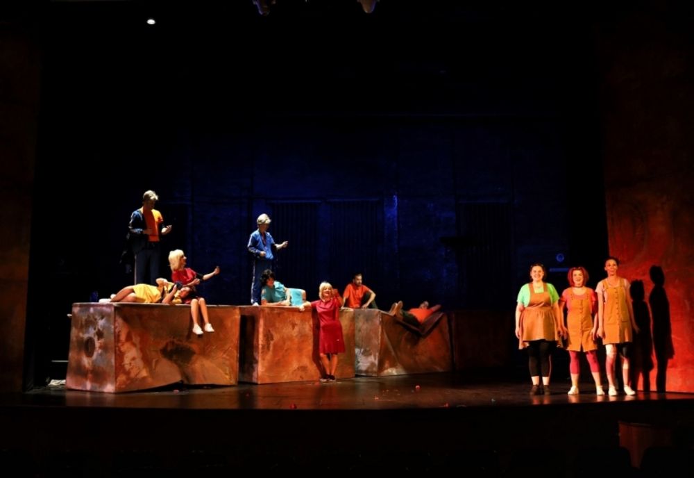 Leta Popescu, regizoarea spectacolului VRABIA: „Se naște o atmosferă care poate să doară sau poate să bucure"