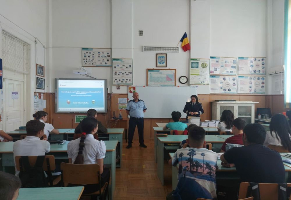 ”Eroii Internetului” au ajuns la Școala Gimnazială Nr. 20 Galați