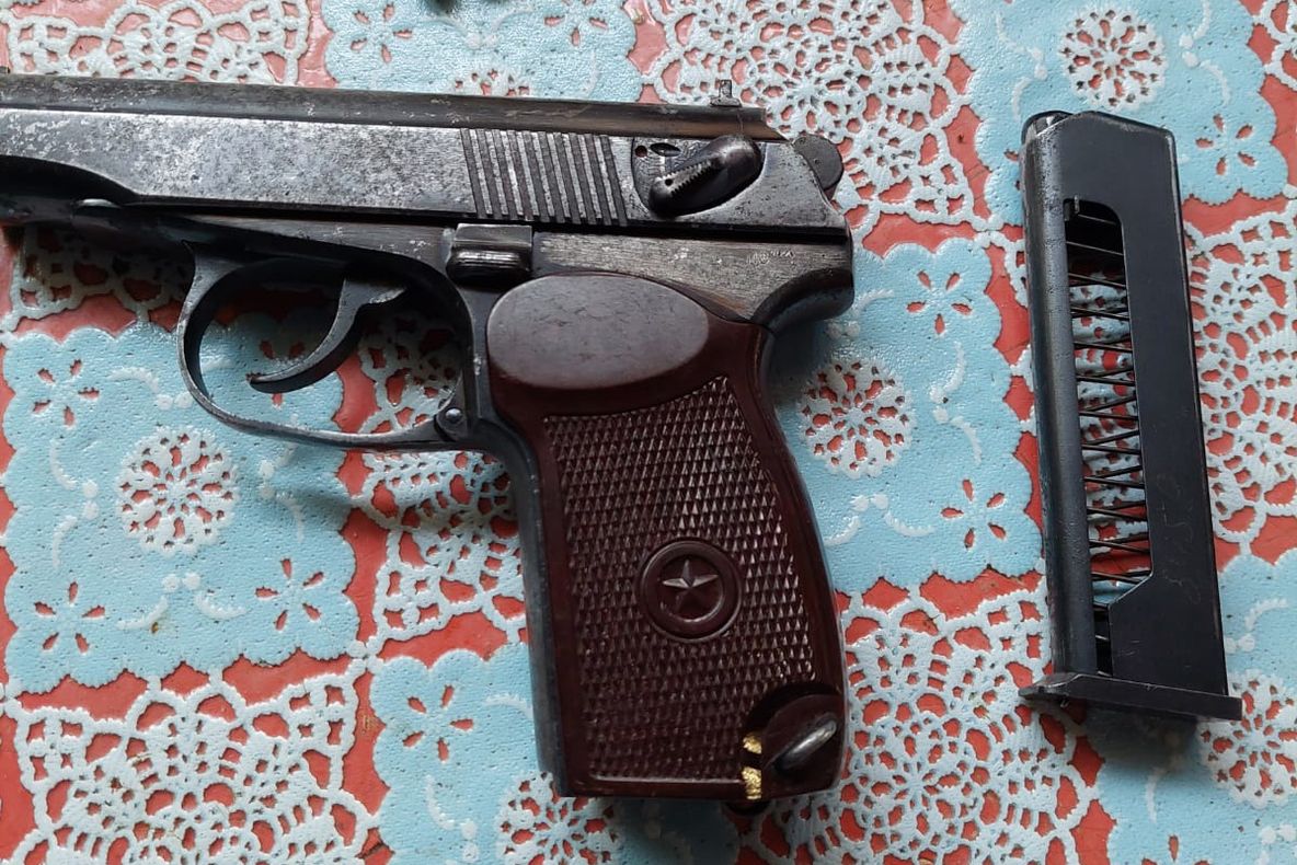 video: Pistol letal descoperit de polițiști la o percheziție domiciliară în municipiul Galați